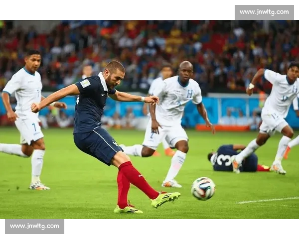 高清免费足球直播APP下载指南畅享全球赛事精彩瞬间实时观看体验 - 副本 (3) - 副本 高清免费足球直播APP下载指南畅享全球赛事精彩瞬间实时观看体验 - 副本 (3) - 副本